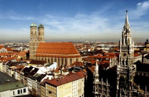 München die Landeshauptstadt von Bayern ein wichtiges Industrie- und Kulturzentrum der BRD in München gibt es die größte Universität in Deutschland und viele andere Hochschulen das