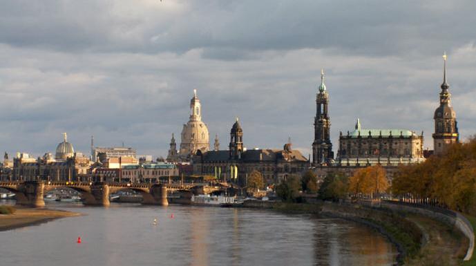 Dresden liegt an der Elbe wird Die Perle des Barock