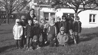 - 9-60 Jahre Kindergarten Schönborn So ganz stimmt es eigentlich gar nicht. Denn schon 1951 gab es Ansätze einer Kinderbeaufsichtigung während der Erntezeit.