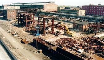 Ausgangssituation 1989 ZAHLEN UND FAKTEN größtes Industriegebiet der DDR, Fläche: ca. 11 km² etwa 27.000 Beschäftigte im Stammbetrieb, davon 11.000 Frauen jährliche Warenproduktion ca.