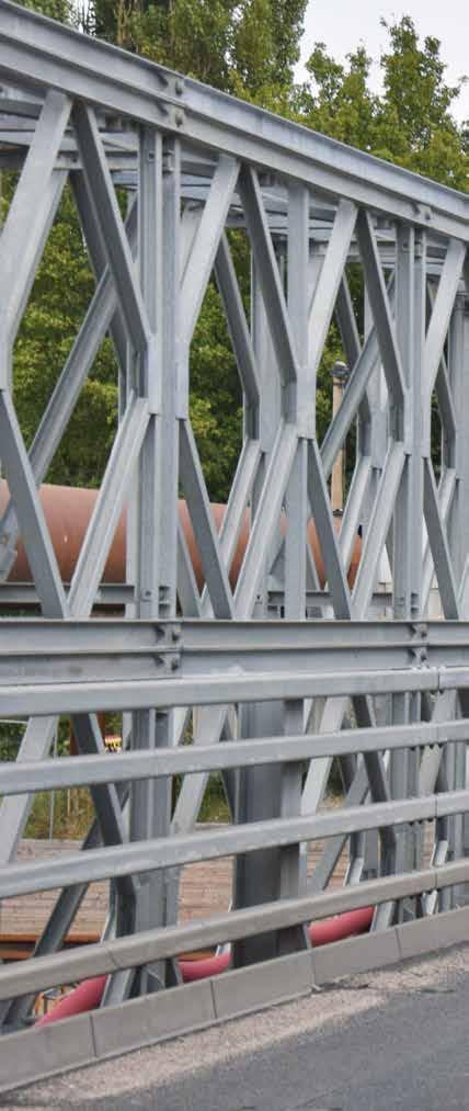Nicht selten werden Behelfsbrücken auch als dauerhafte Lösung eingesetzt, da sie kostengünstig sind und ohne schweres Gerät aufgebaut werden können.