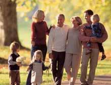 Kernfamilie (Kleinfamilie) besteht aus Vater, Mutter und einem oder mehreren Kind/ern. Adoptivkinder gehören nicht dazu.
