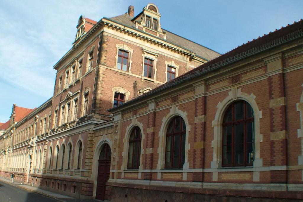 Rathaus von Grimma In der Klosterstraße beeindruckte uns die Fassade der ehemaligen Fürsten- und Landesschule aus dem 16. Jh.