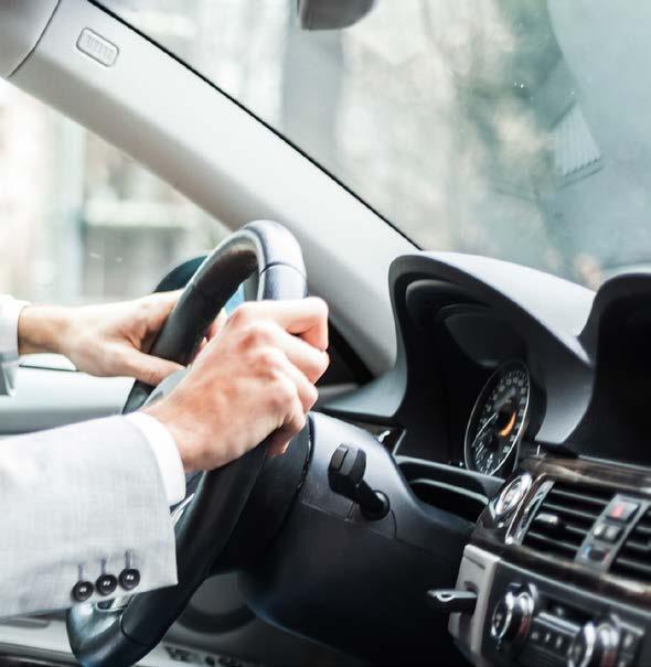 Gespräche im Auto Mit dem ConnectLine Mikrofon, das Ihr Beifahrer trägt, können Sie sich ganz auf die Fahrt konzentrieren.