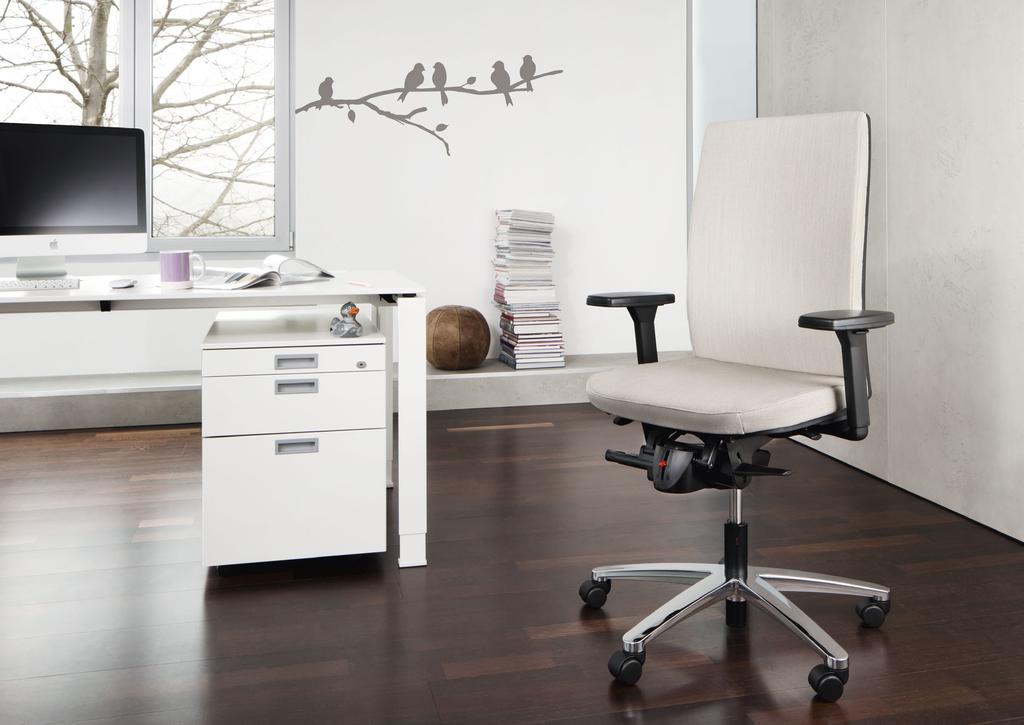 TENSA TS, ein Stuhl der sich anpasst zum Beispiel an die Einrichtung: Durch sein modernes Design und die große Auswahl an Farben und Materialien macht er sich in jeder Arbeitsumgebung gut.