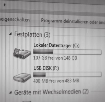 Ordnung schaffen mit Windows 7 Inhalt 5 Daten sichern 57 5.1 Dateien speichern.......................................... 58 5.2 USB-Sticks verwenden...................................... 59 5.
