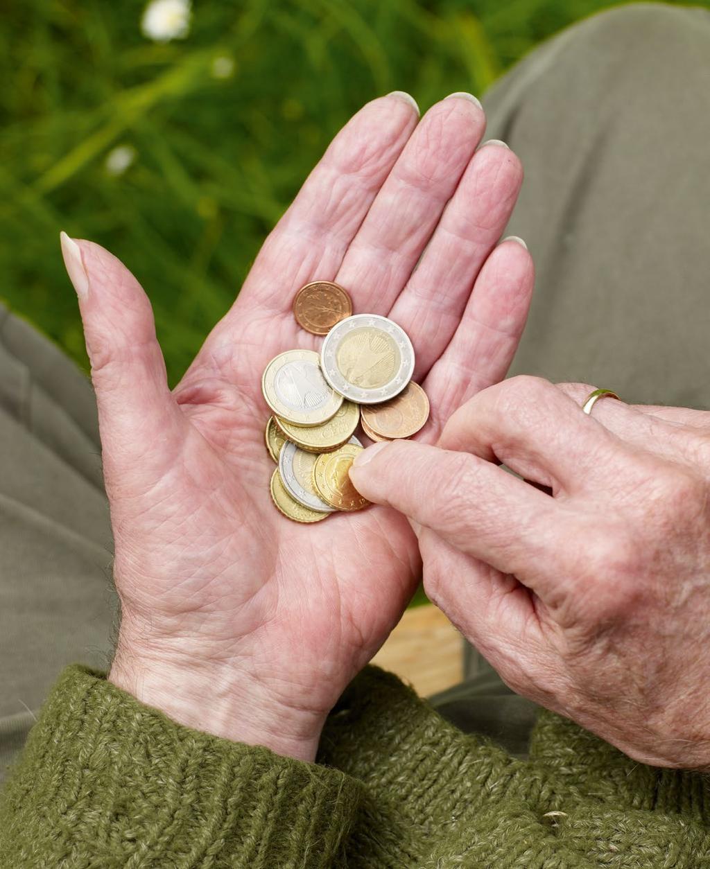 GUT ABGESICHERT Im Alter arm zu sein, ist für manche Menschen eine große Sorge und für viele ein reales Risiko. Das heutige Rentenniveau sollte darum nicht weiter absinken.