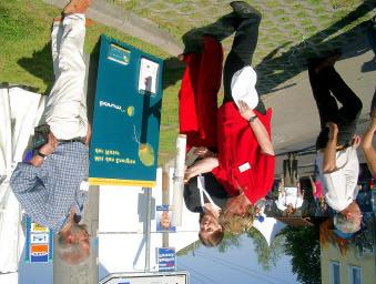 22. SEPTEMBER 2004, SEITE 5 Das ganze Land war unterwegs. Am Stand von SolarLokal und der 1. Brandenburger Bürger-SolarGbR gab es zwar kein Gedränge, aber doch viele Interessierte.