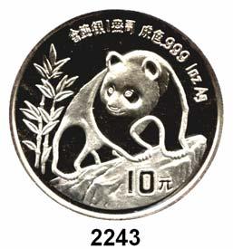 160 AUSLÄNDISCHE MÜNZEN & MEDAILLEN China 2243 10 Yuan 1990 (Silberunze). Jahreszahl mit Serifen. Schön 273. KM 276.