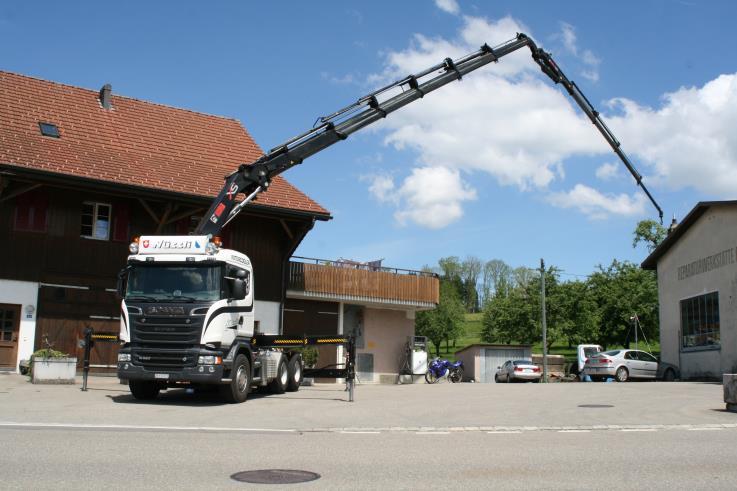 1400 mm 1400 mm 3750 mm 3750 mm 500 mm Lkw-Kran 37 mt 6x2 37 mt Kran 3-Achs-Sattelschlepper Wechselaufbau Brücke/Sattelkupplung