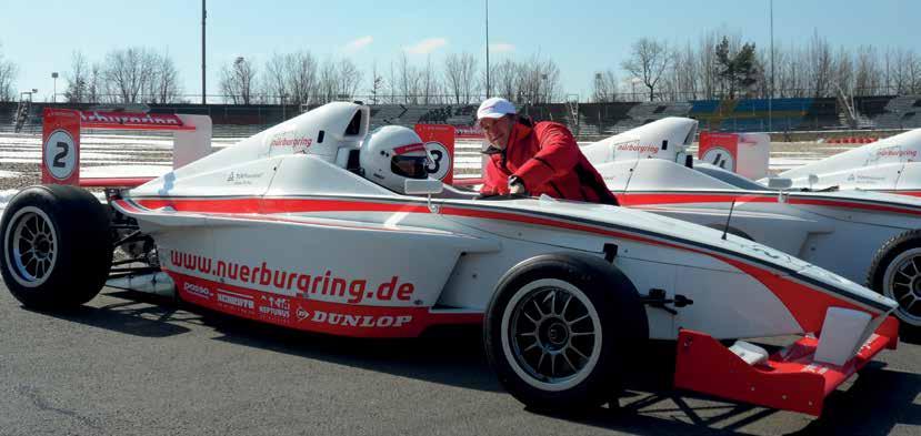 INSTRUKTOREN Ein Auszug unserer professionellen Instruktoren: Andreas Gülden Chefinstruktor der Nürburgring Driving Academy. DMSB Instruktoren A-Lizenz und Instruktor seit 1998.
