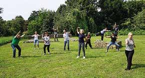 Fitness Fitness TAI-CHI UNTER FREIEM HIMMEL ROPE SKIPPING Mit einer Gruppe aus Hannover, die auch von Gunawan Wibisono geleitet wird, machten wir uns an einem