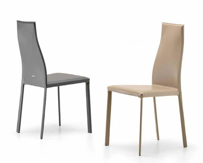 100 Design Paolo Cattelan Sedia con struttura in acciaio completamente rivestita in cuoio come da campionario. Chair with steel frame covered in leather as per sample card.