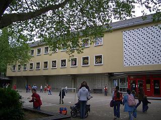 Die Grundschule St. Castor Adresse: Nagelsgasse 6, 56068 Koblenz Tel: 0261-34342 Fax: 0261-9142402 E-mail: st.castor@gmx.de Homepage: www.gs-st.castor.bildung-rp.
