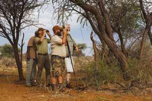 KAMBAKUS JAGDSAFARIS Pirschen in Namibia Auf Kambaku treffen Sie Afrika: zahlreiche Antilopenarten, Giraffen und Zebras, Warzen- und Stachelschweine, Erdferkel, Ameisenbären und andere