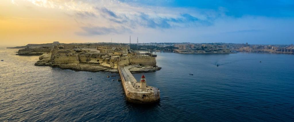 Silvester in Malta Silvester Mediterran Umgeben von glitzerndem, kristallklarem Wasser und ganzjährig mit Sonnenschein und einer milden Mittelmeerbrise verwöhnt, besitzen die Inseln Malta