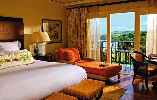 Lassen Sie sich richtig verwöhnen. Empfehlung: Das Resort lässt keine Wünsche offen! Zimmer & Suiten: 550 Terrasse: 44 qm, elegante Zimmer mit hawaiianischer Kunst ausgestattet.