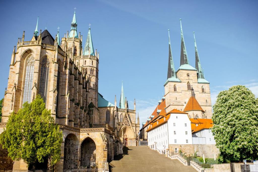 Im August wird die mittelalterliche Altstadt von Erfurt zur lebendigen Kulisse für eines der schönsten Opernfestspiele Deutschlands.