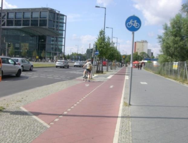 StVO und Radwegebenutzungspflicht Radwegebenutzungspflicht Radwege dürfen nur als benutzungspflichtig ausgewiesen werden, wenn - dies aus Gründen der Verkehrssicherheit und des Verkehrsablaufs