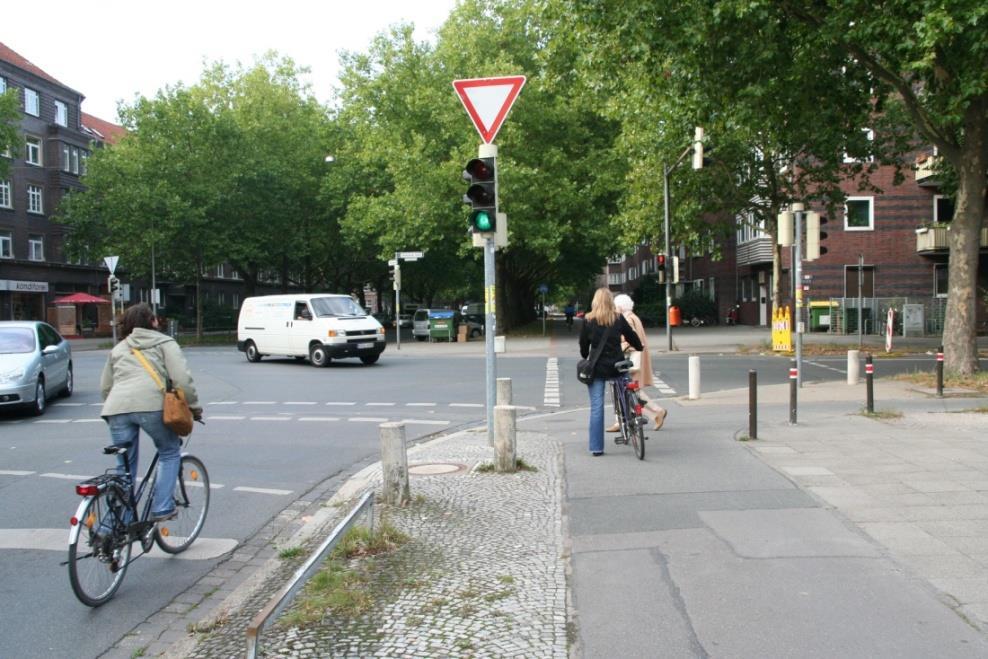 StVO und Radwegebenutzungspflicht Radwege ohne Benutzungspflicht Berücksichtigung an Lichtsignalanlagen Für Radverkehr auf der Fahrbahn und auf Radwegen