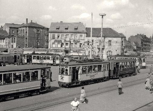 Vor der Beschaffung moderner Großraumwagen ab 1955 war die Nürnberger Straßenbahn von Zweiachsern geprägt.