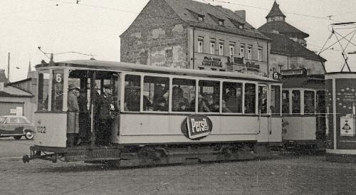 Noch Ende der 1930er-Jahre wurden nach und nach Nürnbeger Straßenbahnwagen im Einheits-Elfenbein lackiert.