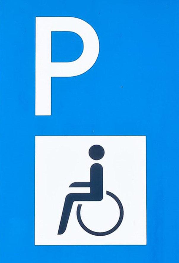 Parkplätze für Rollstuhl-Fahrer: Am Stadion gibt es 15 Parkplätze für Rollstuhl-Fahrer.