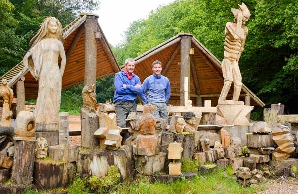 23 Skulpturen aus Holz Die Kettensäge ist ihr Pinsel. Was Dieter Krüger und seine zwei Söhne aus Holz herausschneiden, sind einzigartige Kunstwerke.