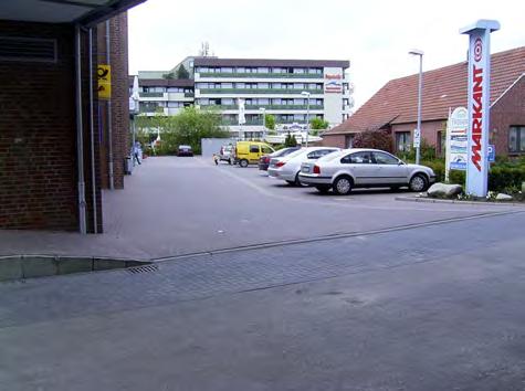weiterhin einen privaten Parkplatz, der zu dem westlich angrenzenden Hotelkomplex gehört und auch weiterhin genutzt werden soll. Auf dem hoteleigenen Parkplatz sind ca.