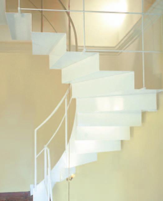 Glatte Stahlblechtritte als Blechplatten zur Aufnahme von Stufenbelägen sind nur für den Mittelholm geeignet.