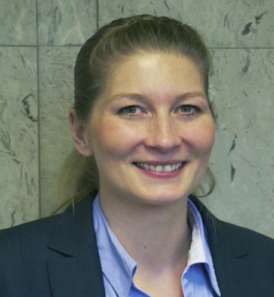Kati Winter: ist geschäftsführende Gesellschafterin der insolutions GmbH und in dieser Funktion seit über 10 Jahren mit dem Schwerpunkt der Personalverwaltung für Insolvenzverwalter tätig.