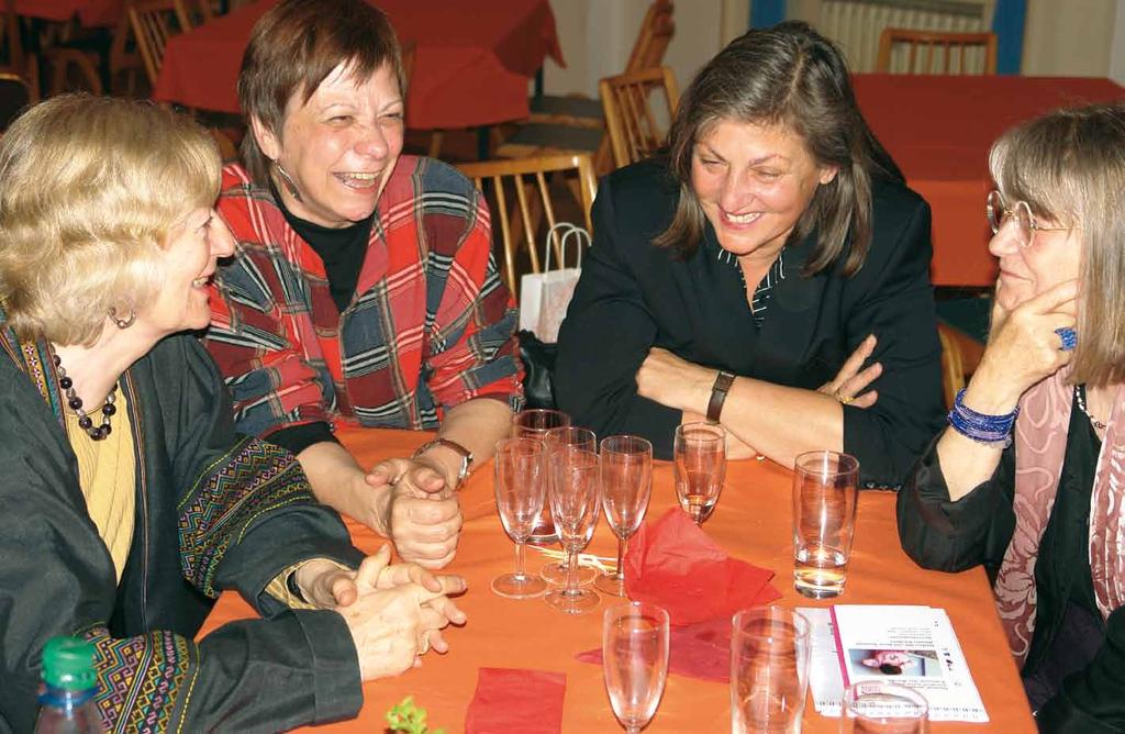 Mai 2006 feiert der Verein Frauen helfen Frauen sein 30. Jubiläum.