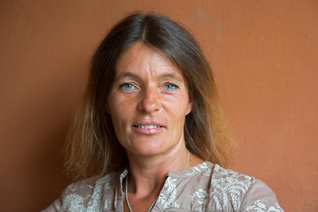 Karin Theresa Öhlinger Karin Öhlinger, geboren 1969 im Zeichen des rotschwänzigen Habicht (indianisch) und des Widder, wuchs in den sanften und mystischen Hügeln der Mühlviertler Highlands, in