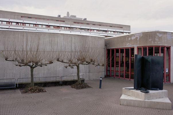 Uni-Gebäude in Düsseldorf und Bochum: eine Zumutung für Studenten wie Professoren In den tristgrauen Uni-Gebäuden tropft, müffelt und bröckelt es jedes Jahr etwas mehr.