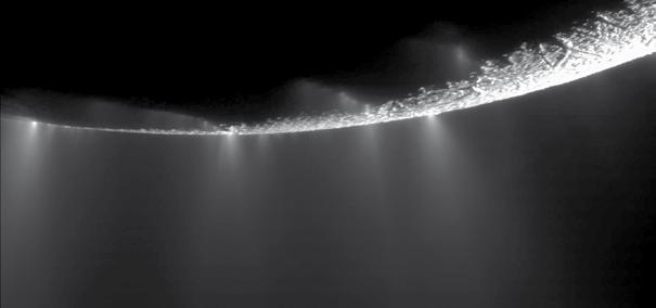 Sie haben Partikel der Eisfontänen, n, die Enceladus in den interstellaren n Raum ausstößt, in ihrer Zusammensetzung analysiert.