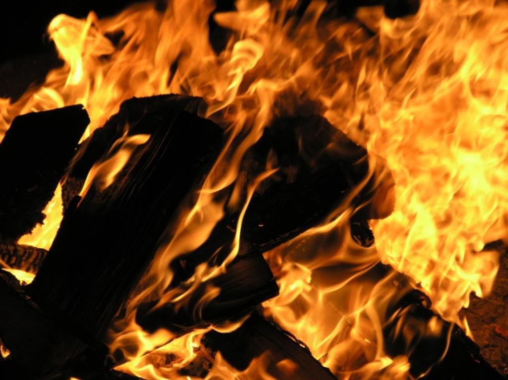 LernJob BNT, Klasse 5/6 Verbrennung liefert Hast du schon mal erlebt, wie heiß und hell es um ein Lagerfeuer herum ist? Da steckt ganz schön viel drin!