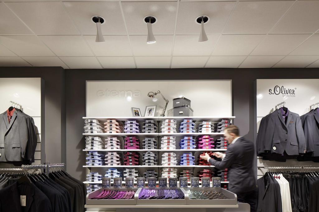 Zumtobel setzt Highlights für den Fashionbereich Das umgebaute Modehaus Vockeroth in Nordhausen bietet seinen Kunden dank moderner LED-Technologie ein neues Shopping-Erlebnis.