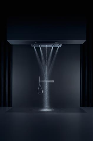 AXOR_ShowerHeaven 1200_Focus AXOR_Uno_Showerpipe_Gold Auch in der Dusche gilt Perfektion in