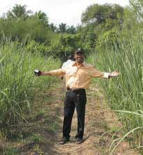 Pfarrer Charles Raya, der im Mai seine indische Familie besuchte, nutzte einen großen Teil seines Heimaturlaubs, um im Bundesstaat Tamil Nadu nach einer geeigneten Fläche zu suchen.