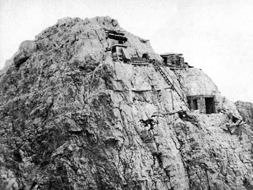 Projekt Spuren unserer Geschichte Während des 1. Weltkrieges waren die Gipfel der Dolomiten Schauplatz eines in der Welt einzigartigen Kampfes.