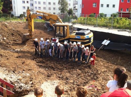 Teamgeist, Grüne Höfe Esslingen Jahr: 2012 Auf Initiative der EWB hat sich die Planungsgruppe "Teamgeist" gegründet, die am Reinacher-Härlin-Weg ein