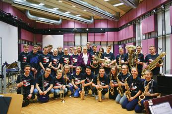 // Die Ensembles stellen sich vor Big Band des Friedrich-Schiller-Gymnasiums Fellbach Die FSG BIG BAND wurde am Friedrich-Schiller-Gymnasium Fellbach von Dr.