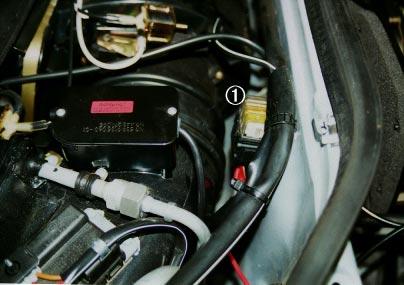 Skizze 2 Bild 8 Wasserschläuche von der HYDRONIC zum Rückschlagventil HYDRONIC Thermostat Rückschlagventil T - Stück Fahrzeugwärmetauscher Fahrzeugmotor Elektrik
