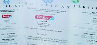 Kennzeichnen. Die Klebebänder von tesa entsprechen höchsten Qualitätsstandards und wurden 2003 erfolgreich nach dem internationalen Qualitätsstandard ISO 14001 und ISO TS 16949 zertifiziert.