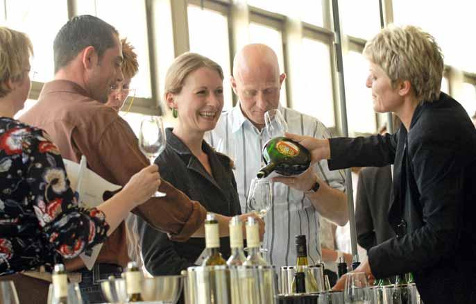 Wein Gastronomen sind dazu eingeladen, sich an den ersten bundesweiten VDP-Weinwochen im September 2010 zu beteiligen. Adler in Szene gesetzt Erstmals initiieren die VDP Prädikatsweingüter vom 4.