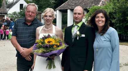 Johann Schmidt sehr herzlich Hochzeit Im Juli feierten Birgit und Michi Würrer aus Erdpreß ihre Hochzeit im Museumsdorf