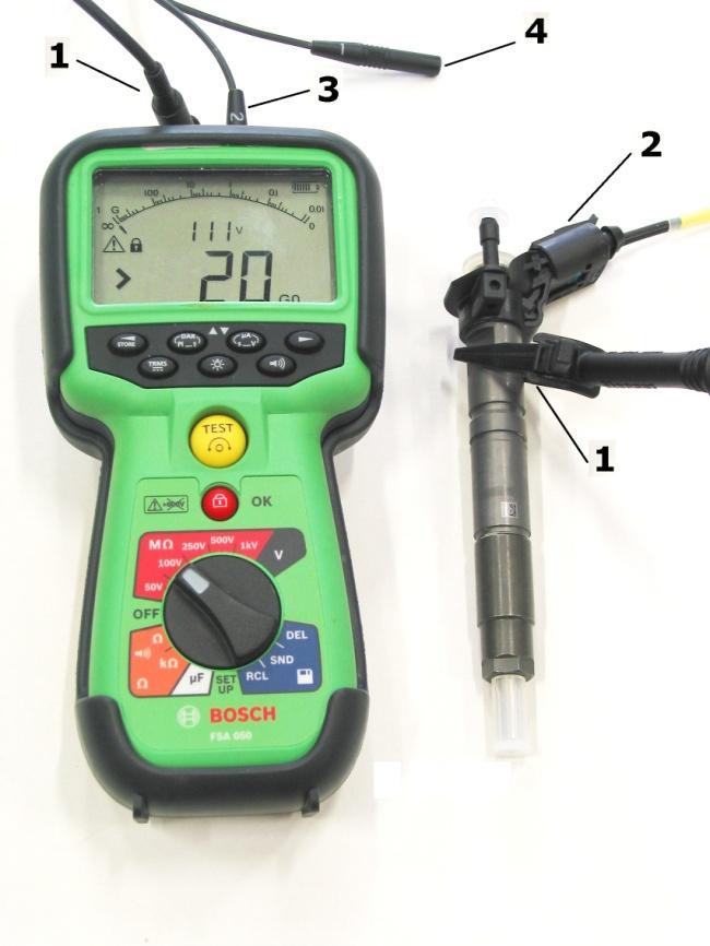 1. Insulation test Deactivate test mode before changing the plug contacts. 1. Connect the black test cable of the tester to the negative connection and to the metal part of the injector (Fig. 1, Pos.