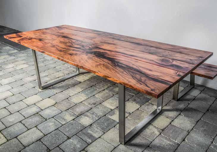 30 GARTENTISCHE GARDEN TABLES DE SUN WOOD Möbel für draußen unterscheiden sich von den Interieur-Möbeln im wesentlichen durch ein witterungsbeständiges, speziell modifiziertes Holz.