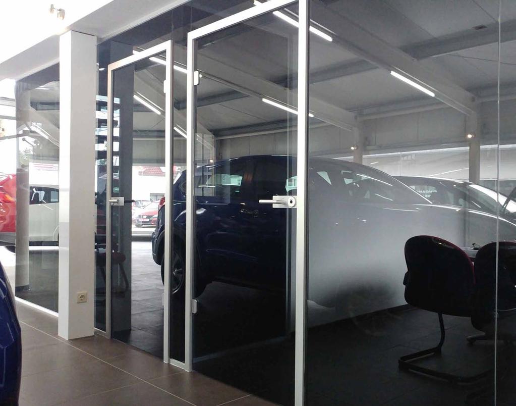 Festverglasung Für das Autohaus Noack in Uhyst konstruierten wir ein Festverglasungssystem im Eingangsbereich.