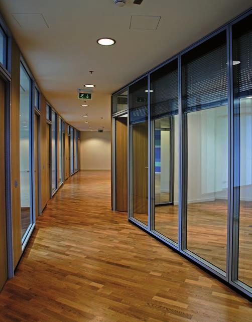 Wand mit System Lindner Life Glas bietet Ihnen fast unbegrenzte Möglichkeiten für die Gestaltung Ihrer Innenräume.